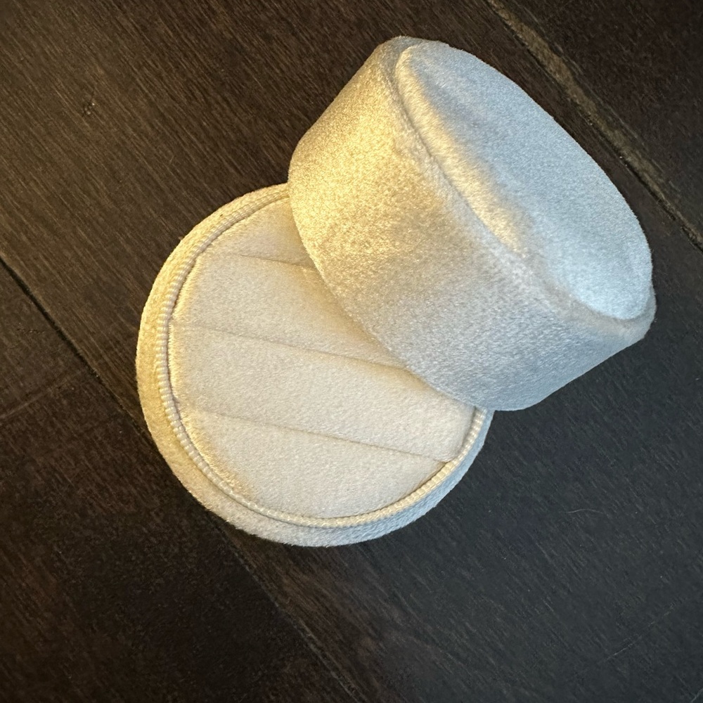 NEW Round velvet ring box 3 slot ivory wedding ring box
